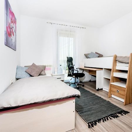Lea'S Apartment Ровинь Экстерьер фото