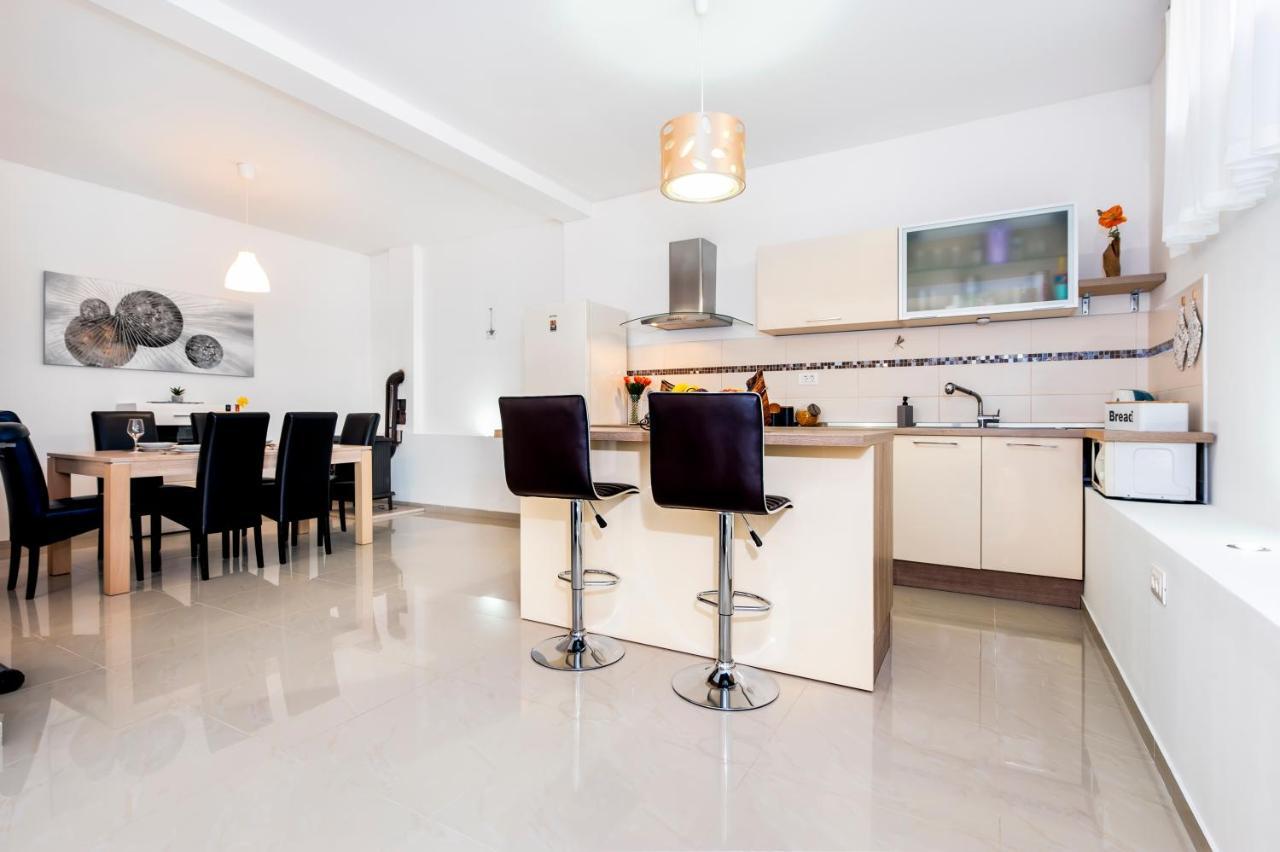 Lea'S Apartment Ровинь Экстерьер фото