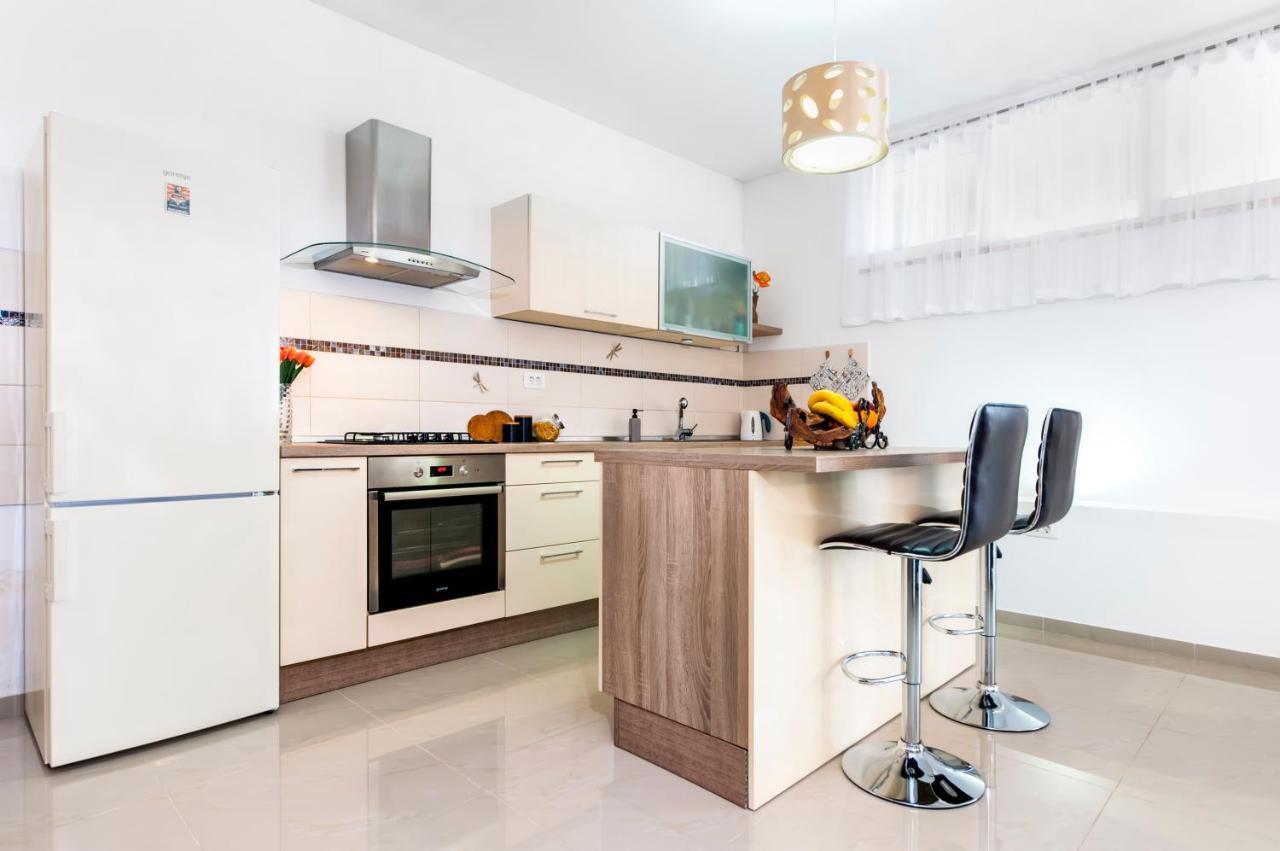 Lea'S Apartment Ровинь Экстерьер фото