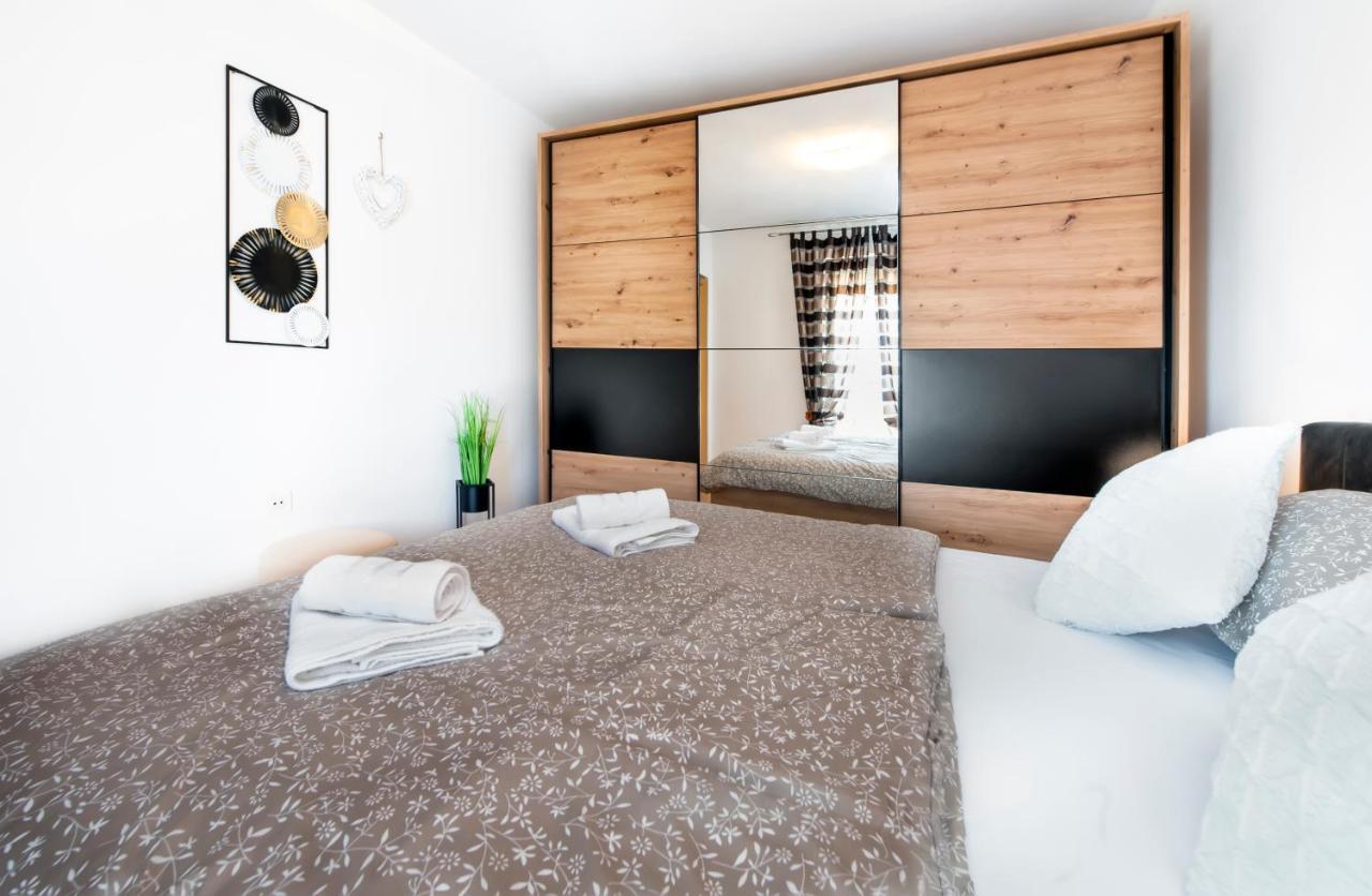 Lea'S Apartment Ровинь Экстерьер фото